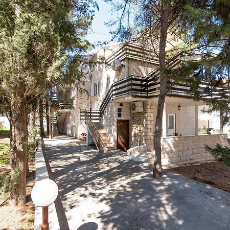Apartments Pinija Supetar Εξωτερικό φωτογραφία