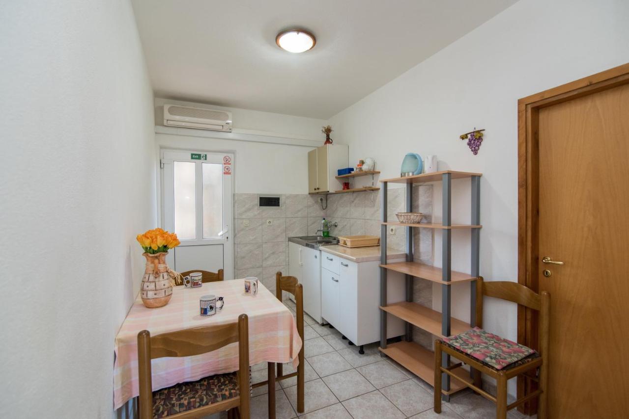 Apartments Pinija Supetar Εξωτερικό φωτογραφία