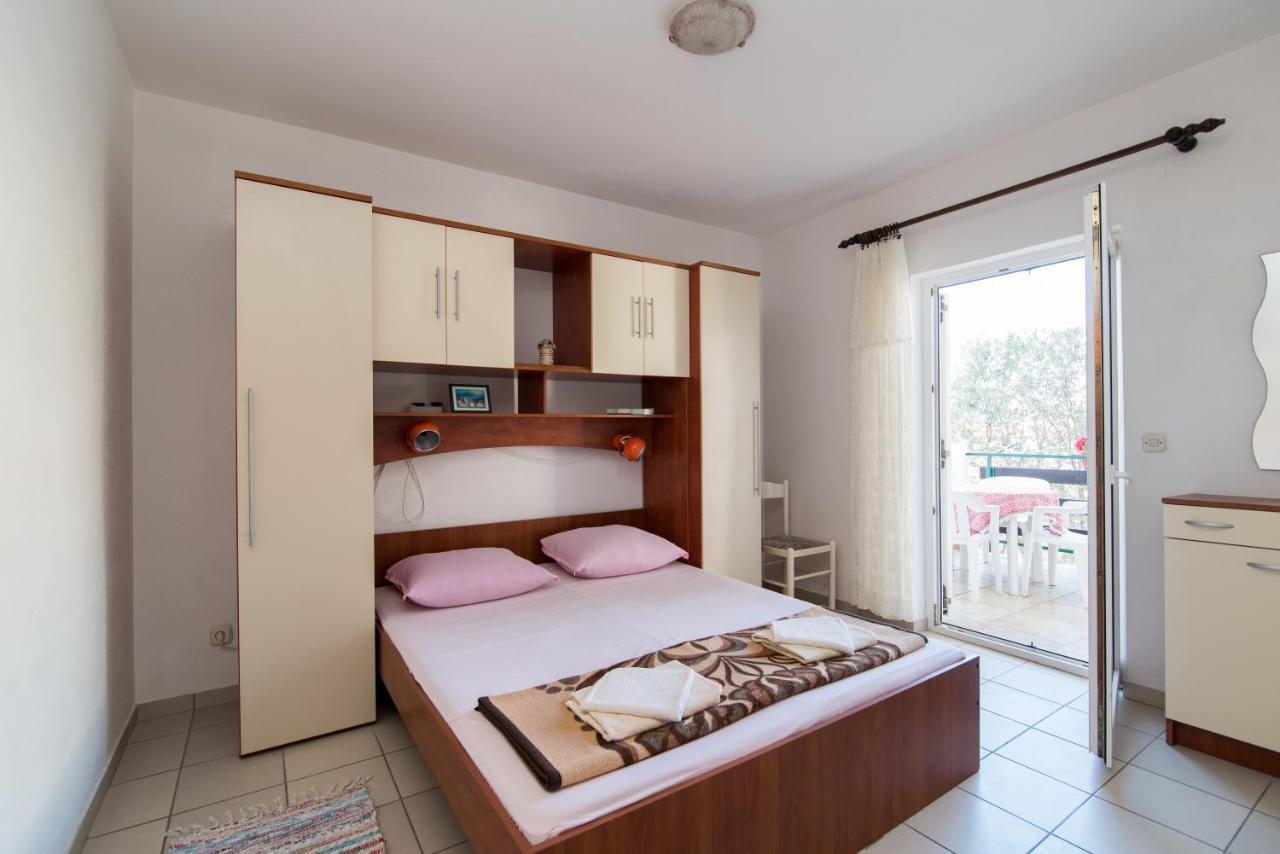 Apartments Pinija Supetar Εξωτερικό φωτογραφία
