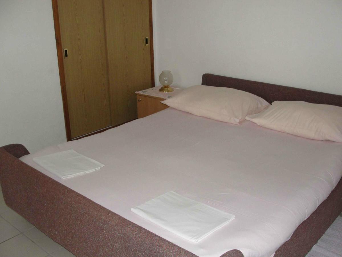 Apartments Pinija Supetar Εξωτερικό φωτογραφία