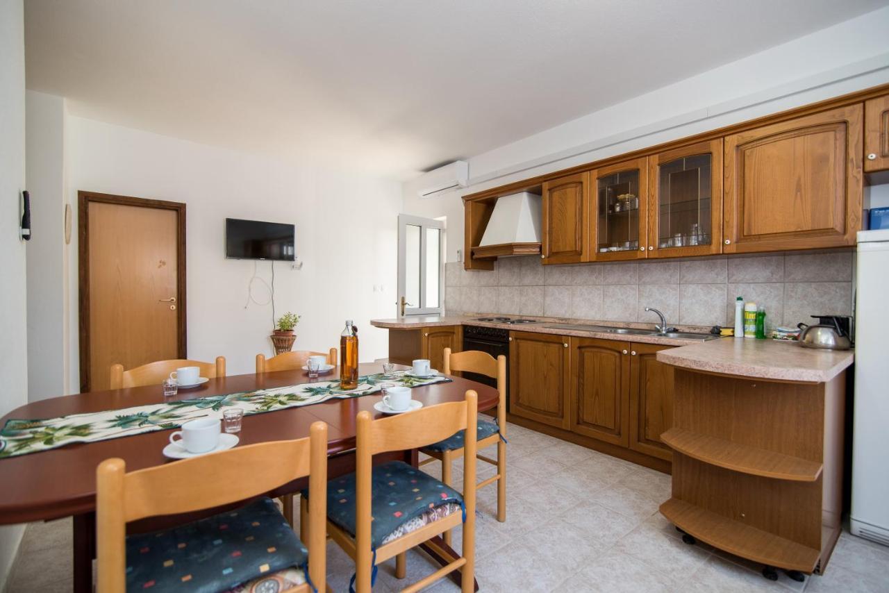 Apartments Pinija Supetar Εξωτερικό φωτογραφία