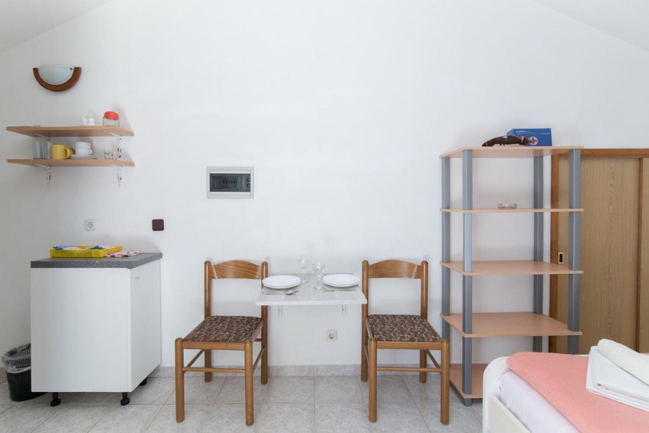 Apartments Pinija Supetar Δωμάτιο φωτογραφία